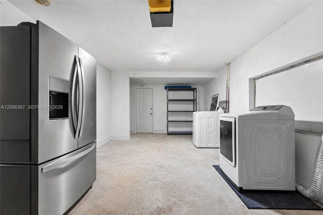 For Sale: $2,200,000 (3 beds, 3 baths, 1957 Square Feet)