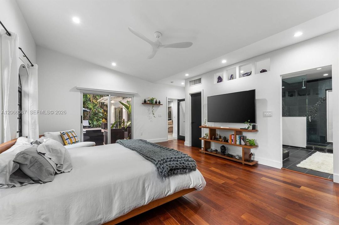 For Sale: $2,200,000 (3 beds, 3 baths, 1957 Square Feet)