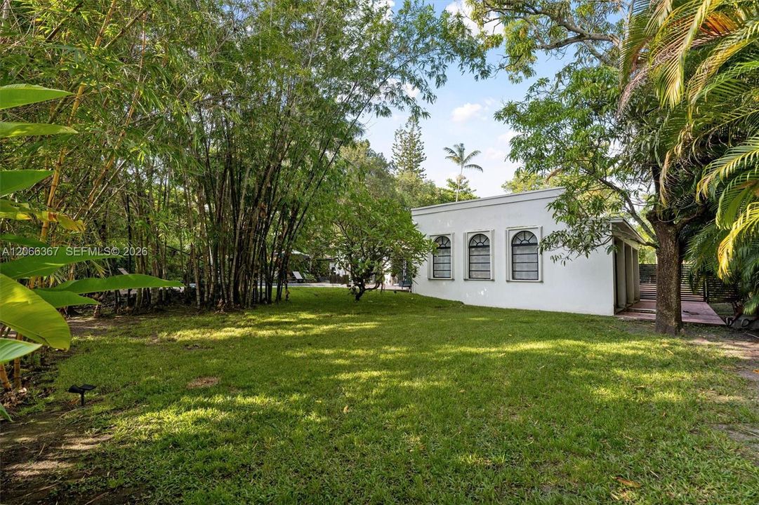 For Sale: $2,200,000 (3 beds, 3 baths, 1957 Square Feet)