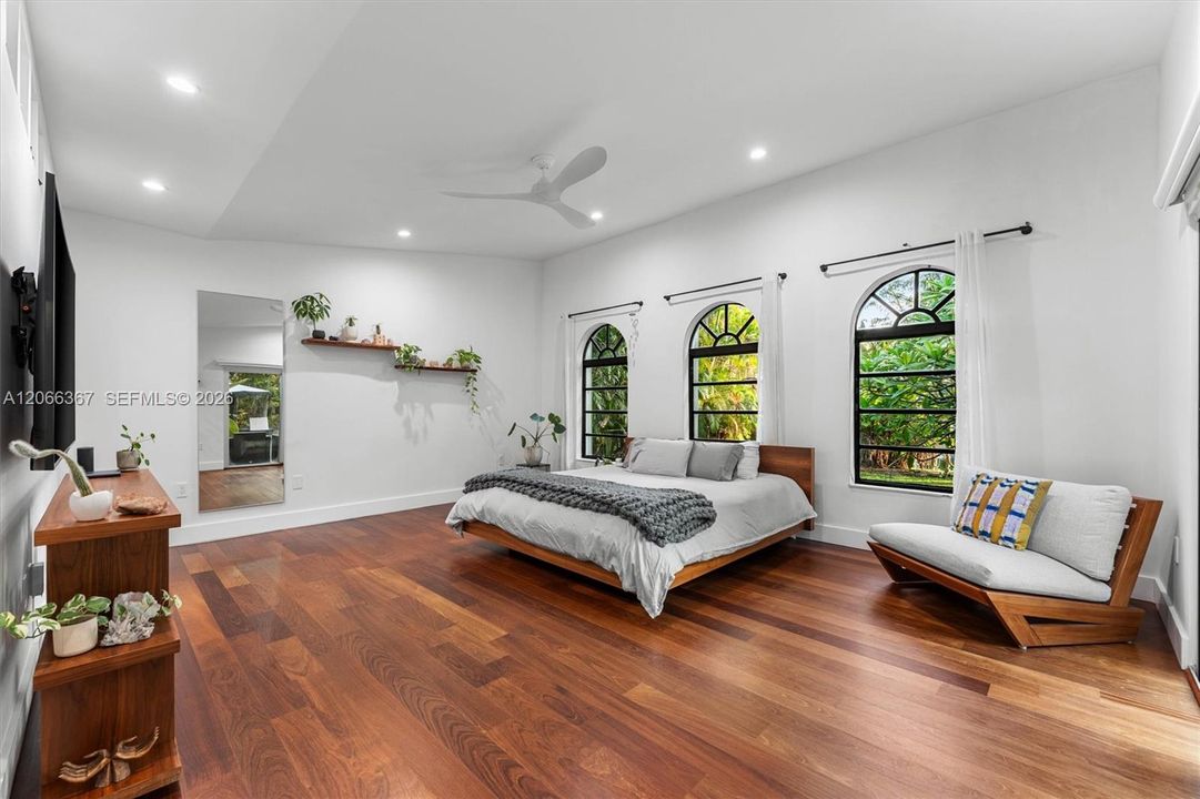 For Sale: $2,200,000 (3 beds, 3 baths, 1957 Square Feet)
