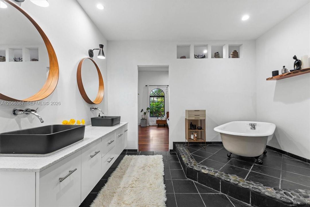 For Sale: $2,200,000 (3 beds, 3 baths, 1957 Square Feet)