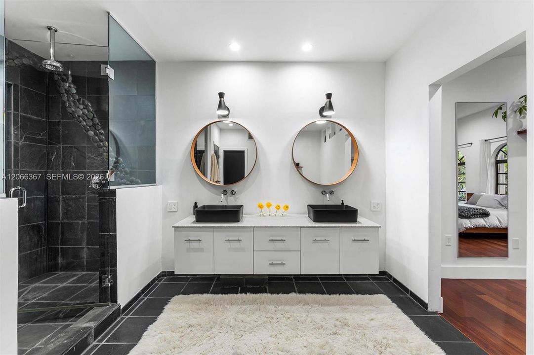For Sale: $2,200,000 (3 beds, 3 baths, 1957 Square Feet)