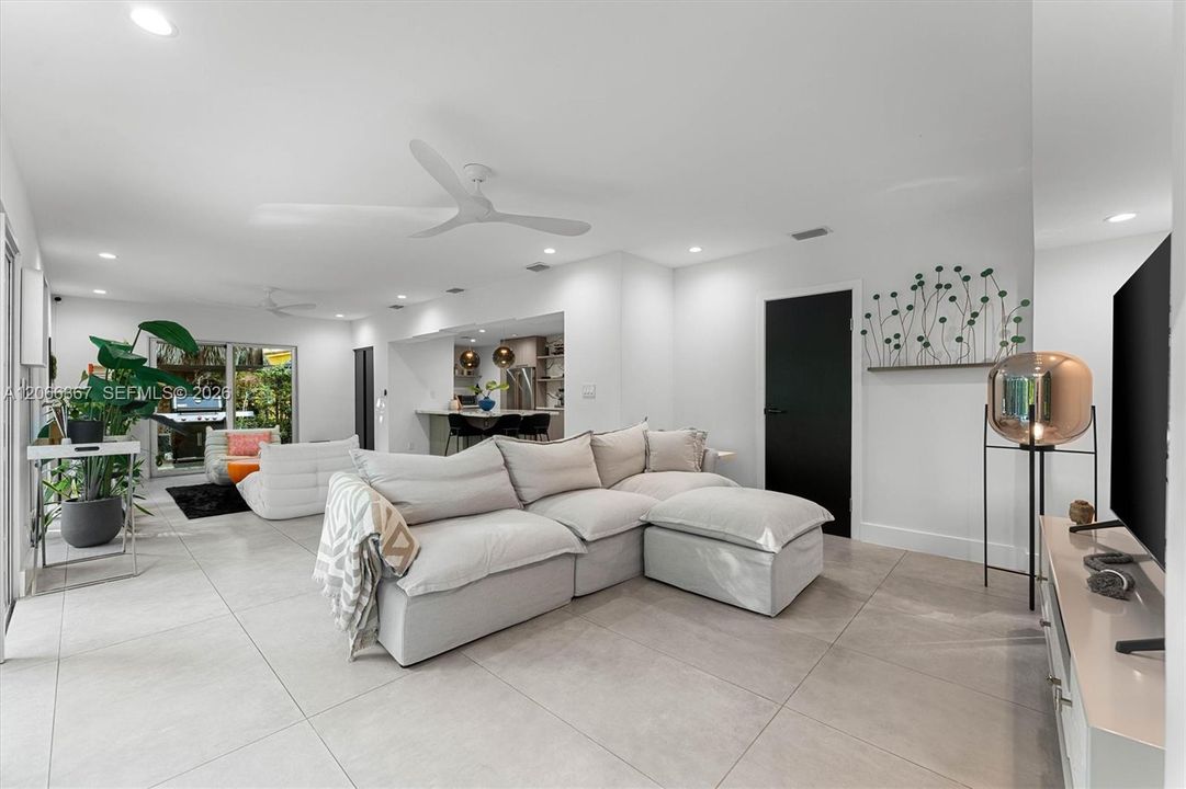 For Sale: $2,200,000 (3 beds, 3 baths, 1957 Square Feet)