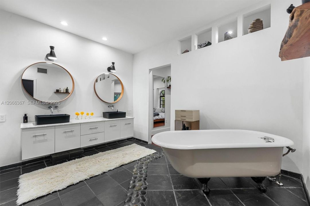 For Sale: $2,200,000 (3 beds, 3 baths, 1957 Square Feet)