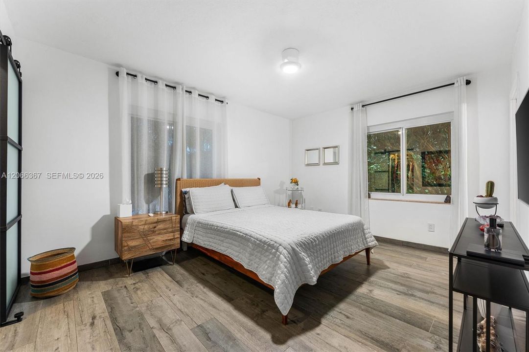 For Sale: $2,200,000 (3 beds, 3 baths, 1957 Square Feet)