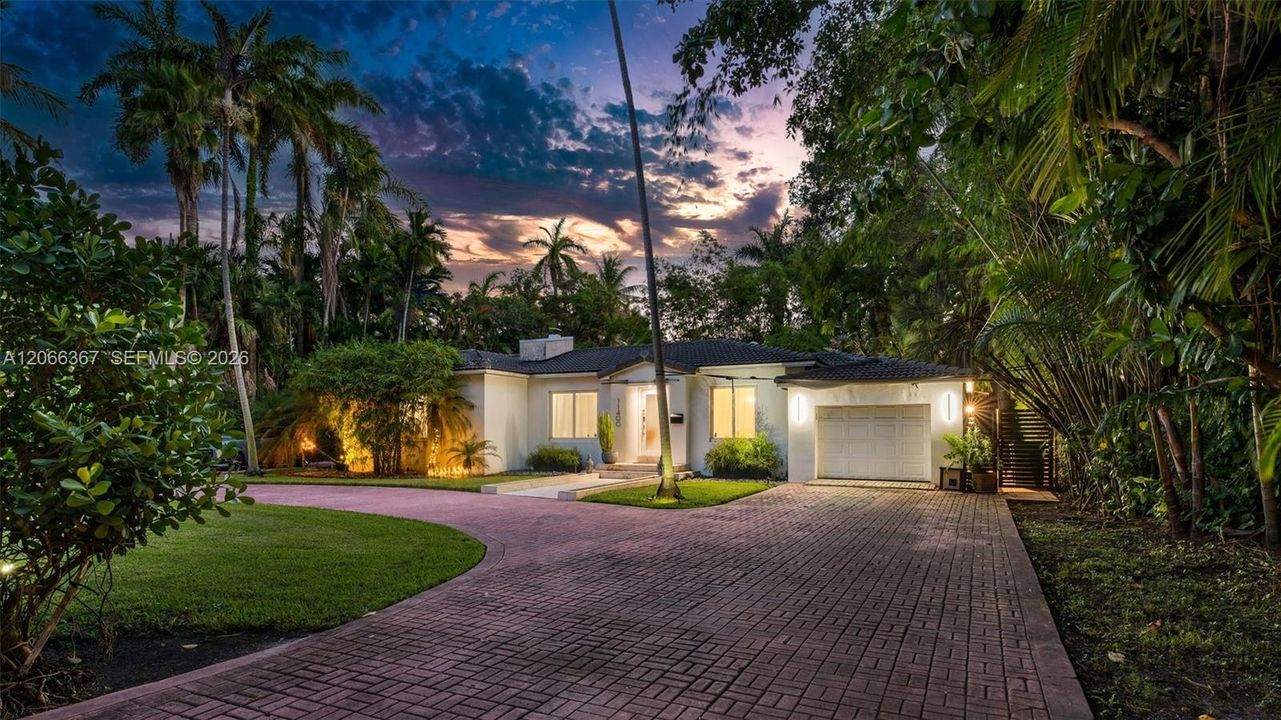 For Sale: $2,200,000 (3 beds, 3 baths, 1957 Square Feet)
