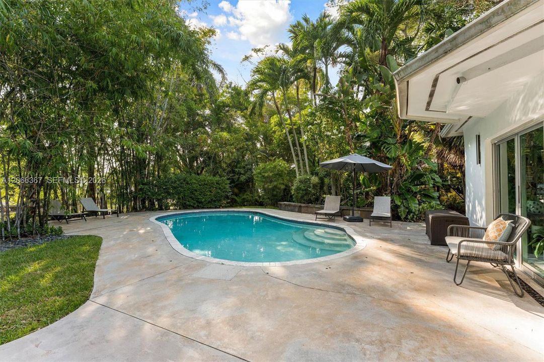 For Sale: $2,200,000 (3 beds, 3 baths, 1957 Square Feet)