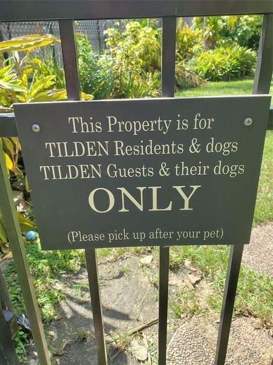 tennis club dog sign