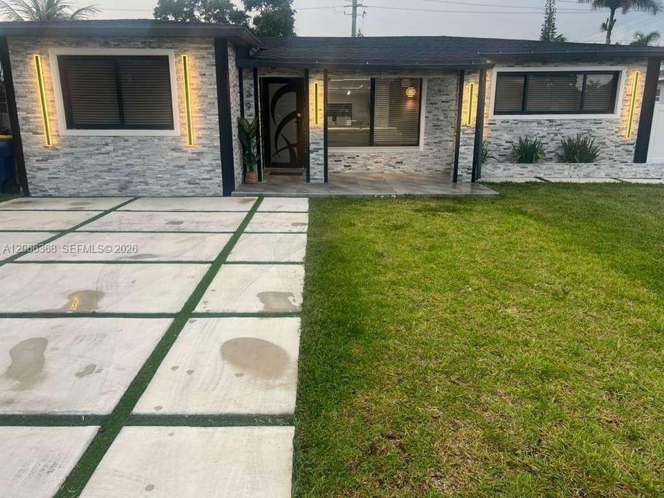 For Rent: $10,000 (5 beds, 3 baths, 2234 Square Feet)