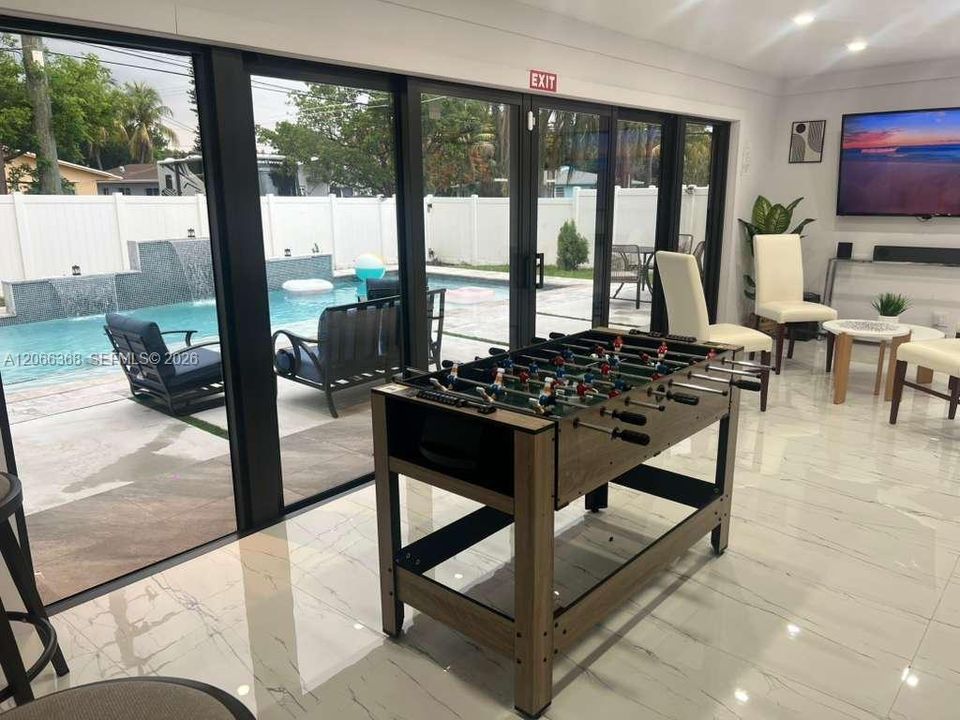 For Rent: $10,000 (5 beds, 3 baths, 2234 Square Feet)