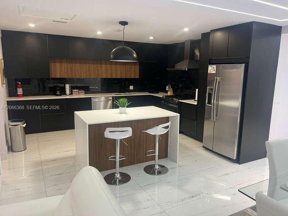 For Rent: $10,000 (5 beds, 3 baths, 2234 Square Feet)