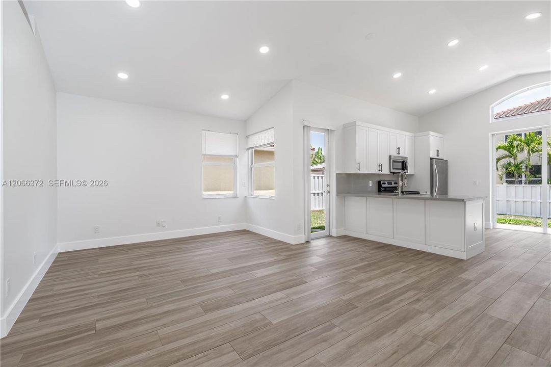 For Rent: $3,650 (3 beds, 2 baths, 1317 Square Feet)