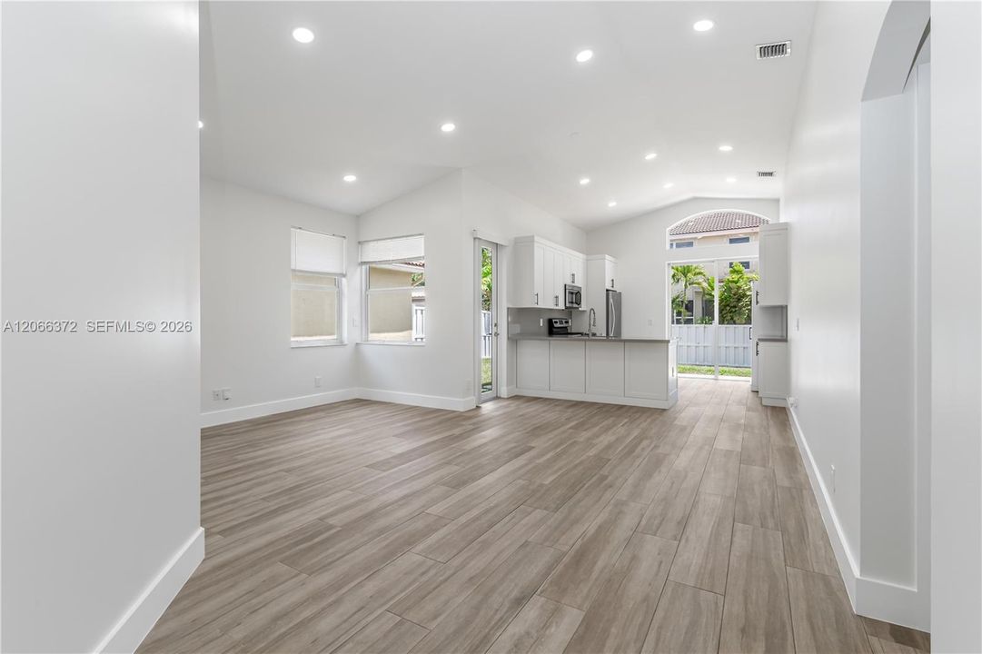For Rent: $3,650 (3 beds, 2 baths, 1317 Square Feet)
