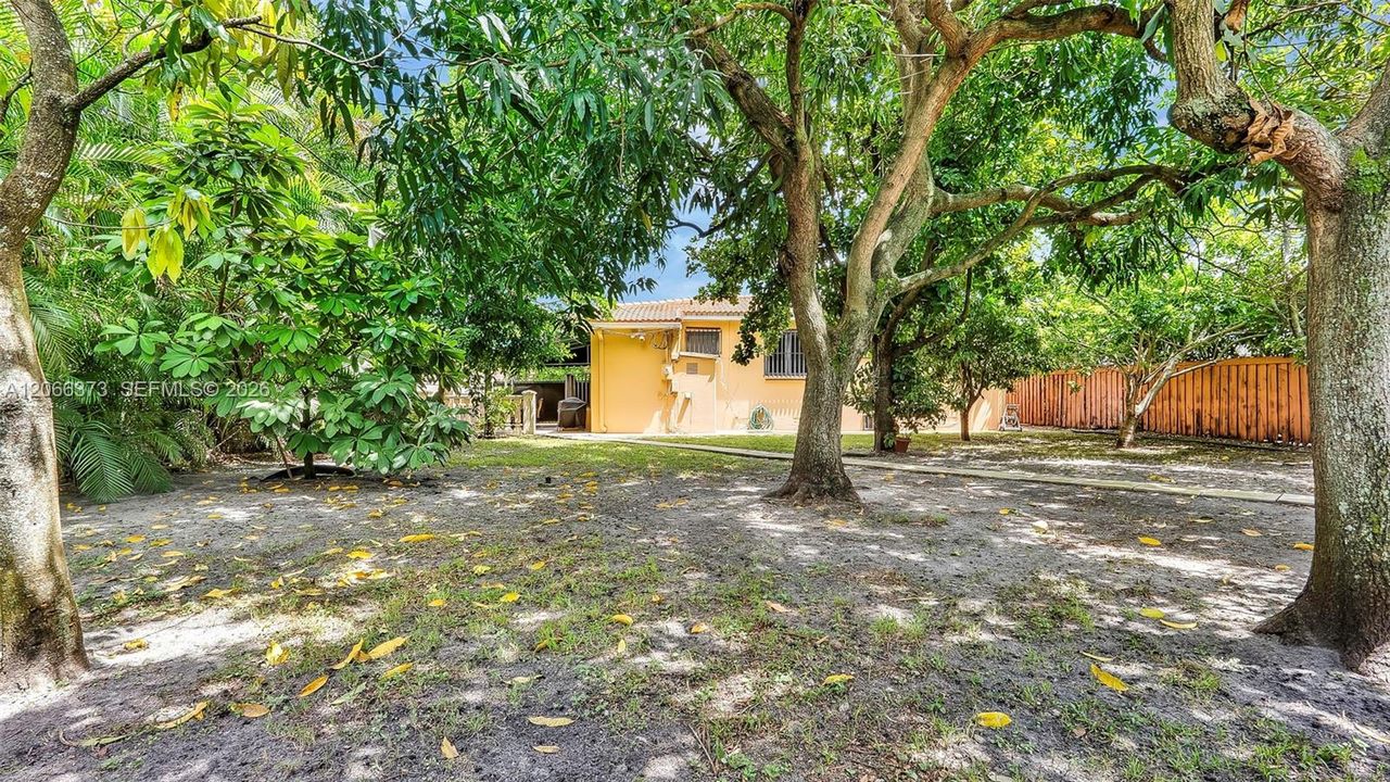 Active With Contract: $567,000 (3 beds, 1 baths, 1025 Square Feet)