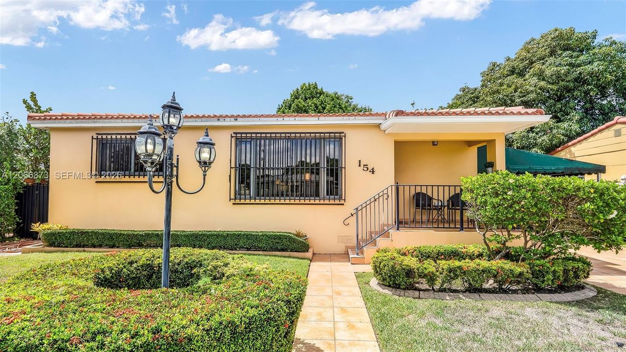 Active With Contract: $567,000 (3 beds, 1 baths, 1025 Square Feet)
