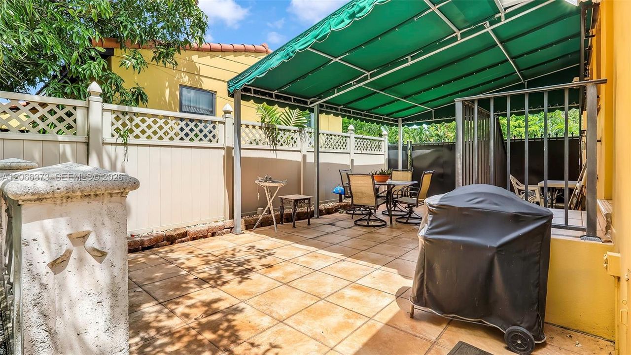 Active With Contract: $567,000 (3 beds, 1 baths, 1025 Square Feet)