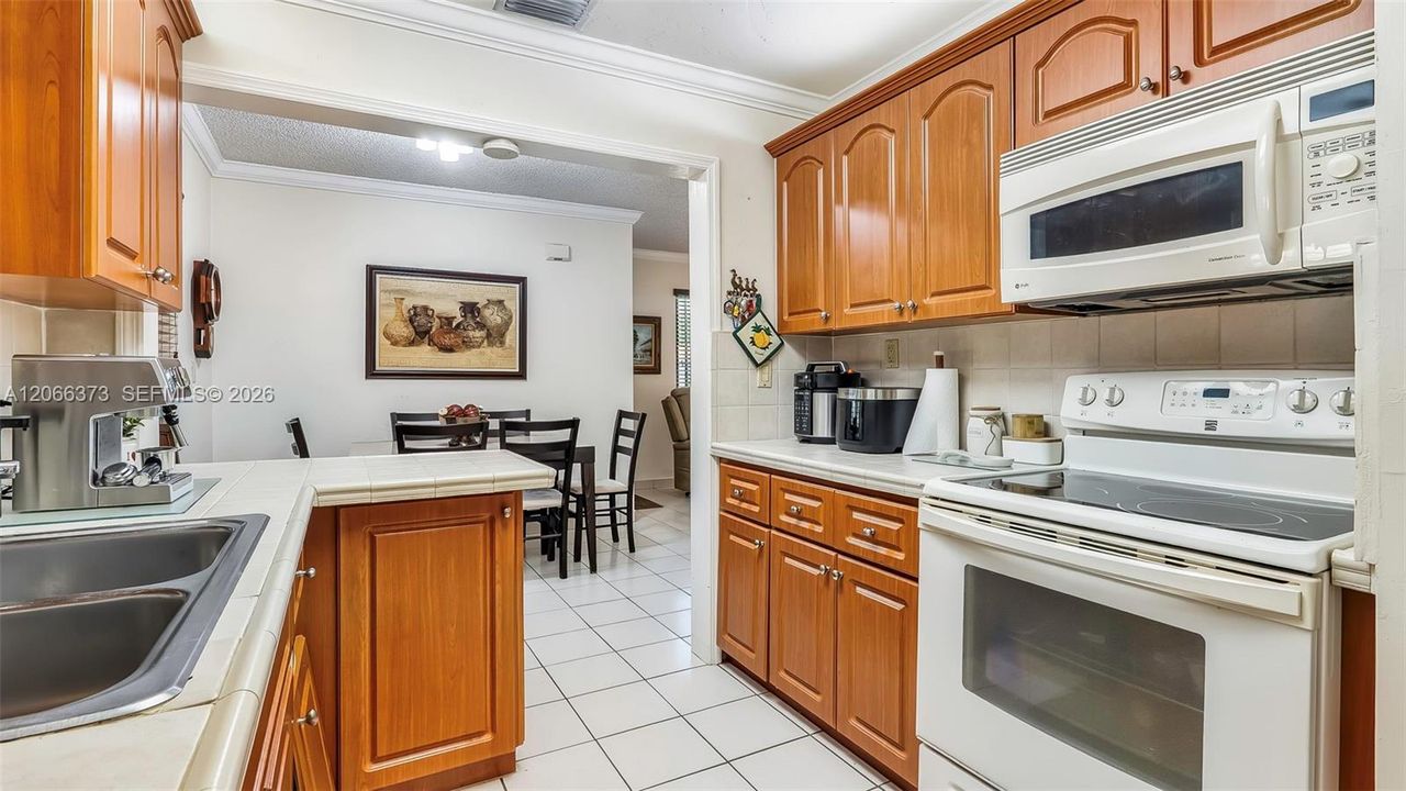 Active With Contract: $567,000 (3 beds, 1 baths, 1025 Square Feet)