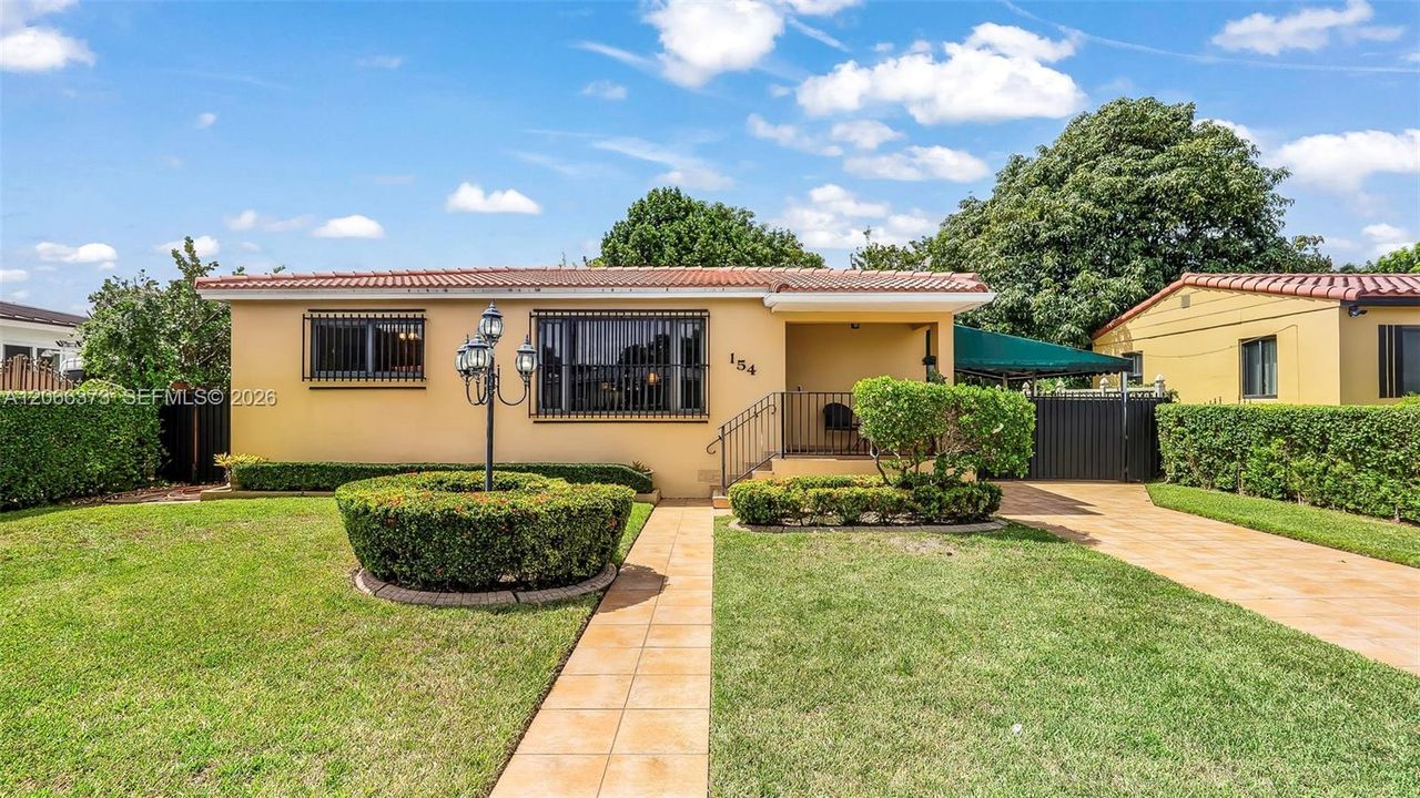 Active With Contract: $567,000 (3 beds, 1 baths, 1025 Square Feet)