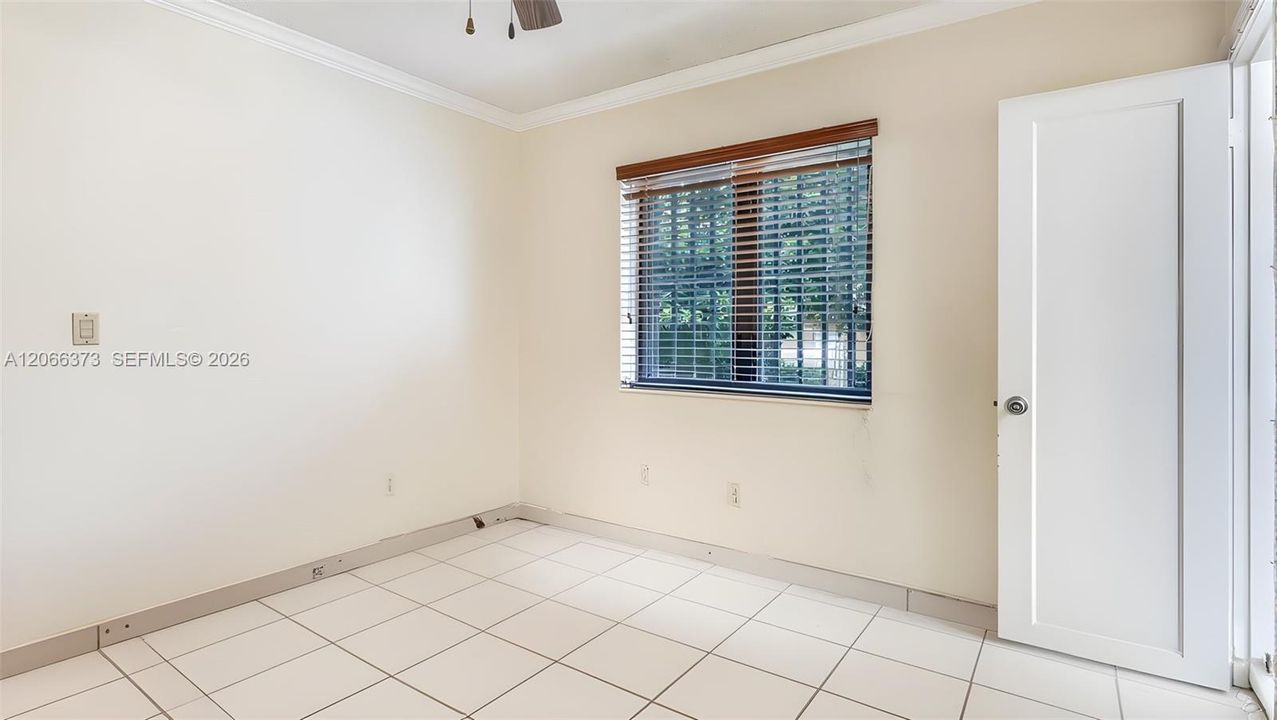 Active With Contract: $567,000 (3 beds, 1 baths, 1025 Square Feet)