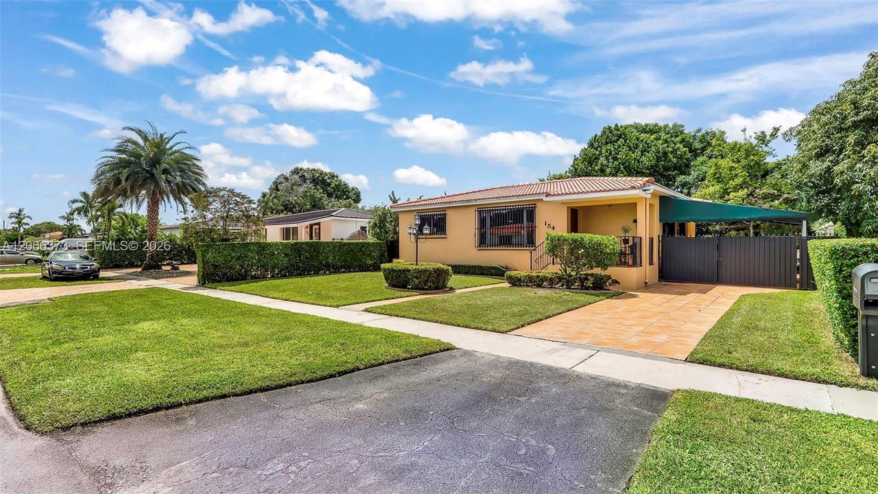 Active With Contract: $567,000 (3 beds, 1 baths, 1025 Square Feet)