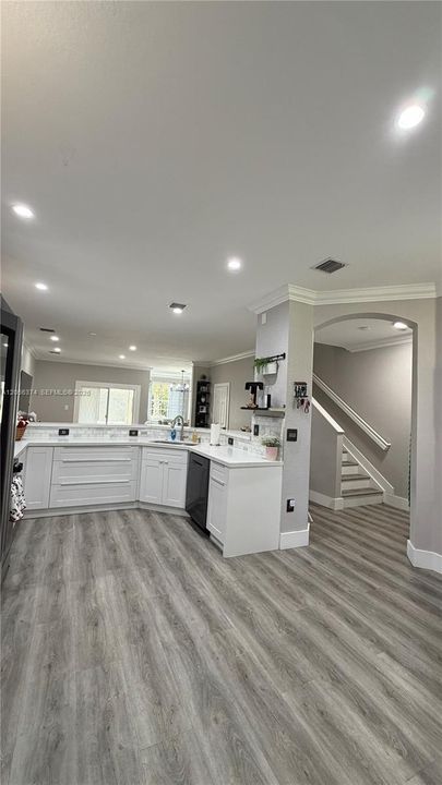 For Sale: $600,000 (3 beds, 2 baths, 1954 Square Feet)