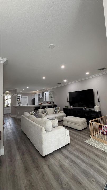 For Sale: $600,000 (3 beds, 2 baths, 1954 Square Feet)