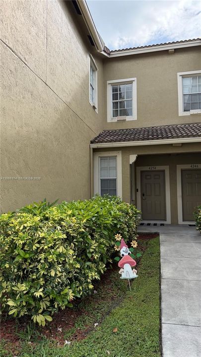 For Sale: $600,000 (3 beds, 2 baths, 1954 Square Feet)