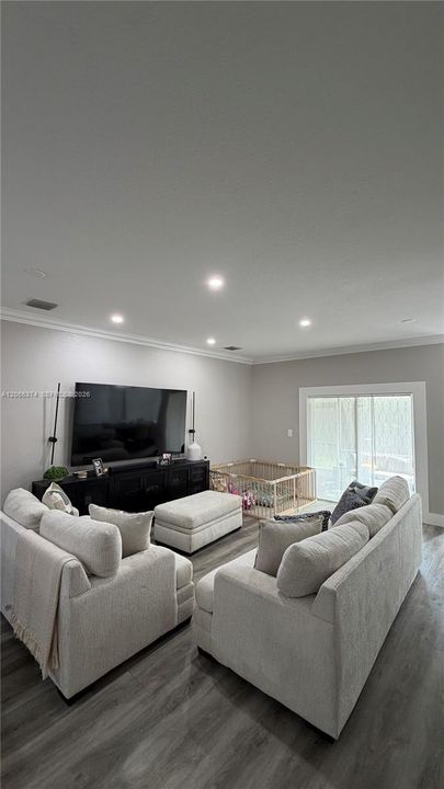 For Sale: $600,000 (3 beds, 2 baths, 1954 Square Feet)