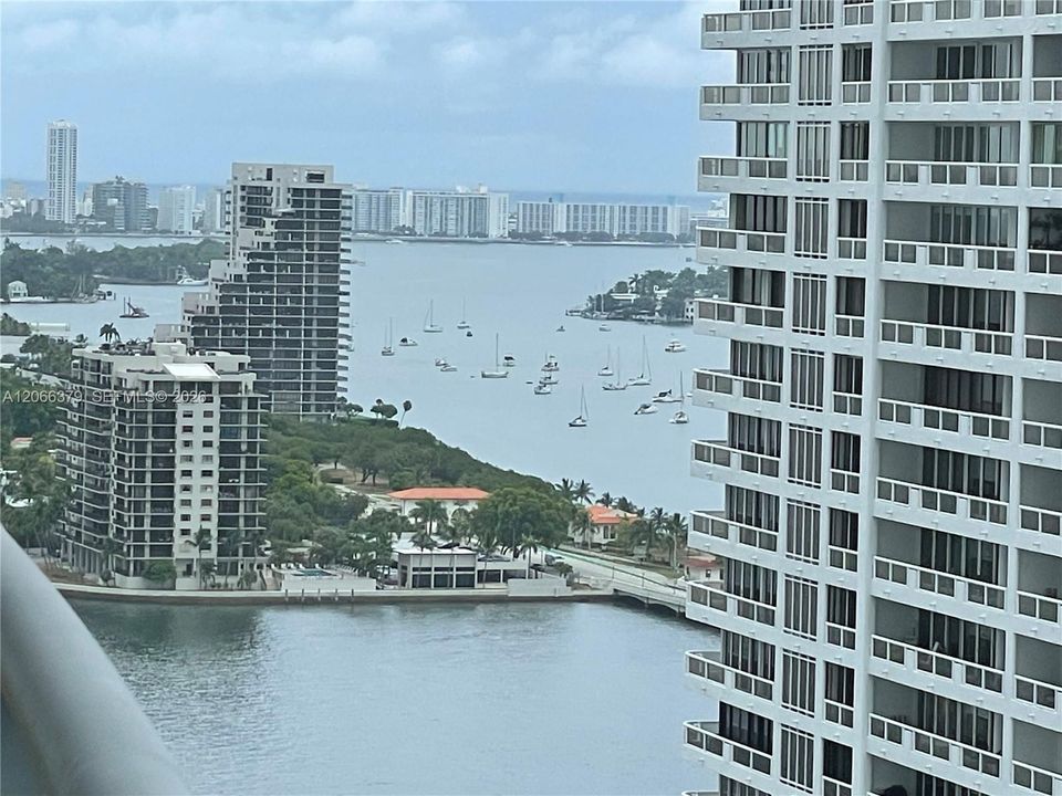 For Sale: $342,000 (1 beds, 1 baths, 821 Square Feet)