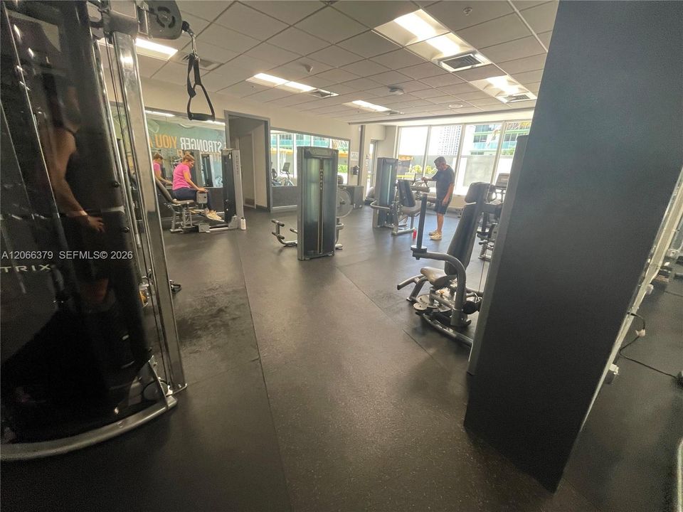For Sale: $342,000 (1 beds, 1 baths, 821 Square Feet)