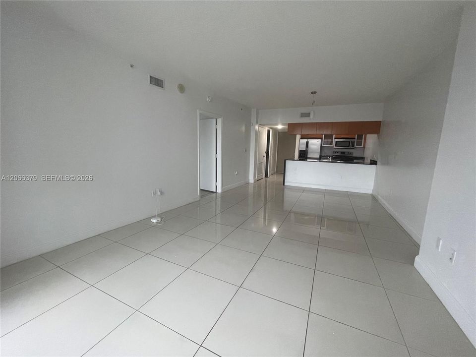 For Sale: $342,000 (1 beds, 1 baths, 821 Square Feet)