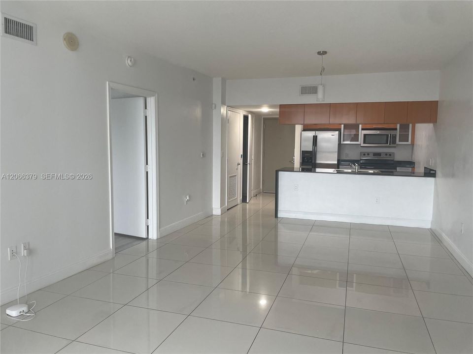 For Sale: $342,000 (1 beds, 1 baths, 821 Square Feet)