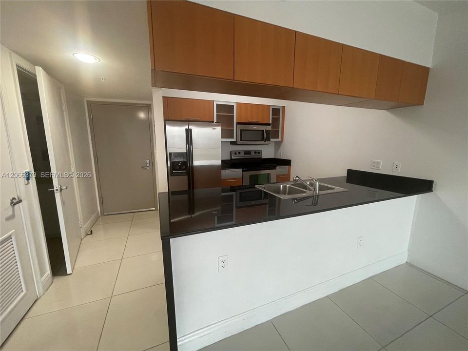 For Sale: $342,000 (1 beds, 1 baths, 821 Square Feet)