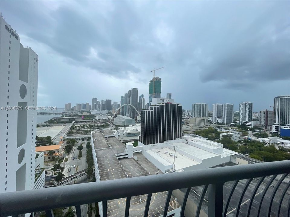 For Sale: $342,000 (1 beds, 1 baths, 821 Square Feet)