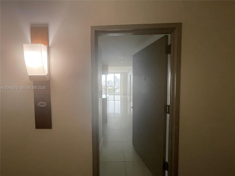 For Sale: $342,000 (1 beds, 1 baths, 821 Square Feet)