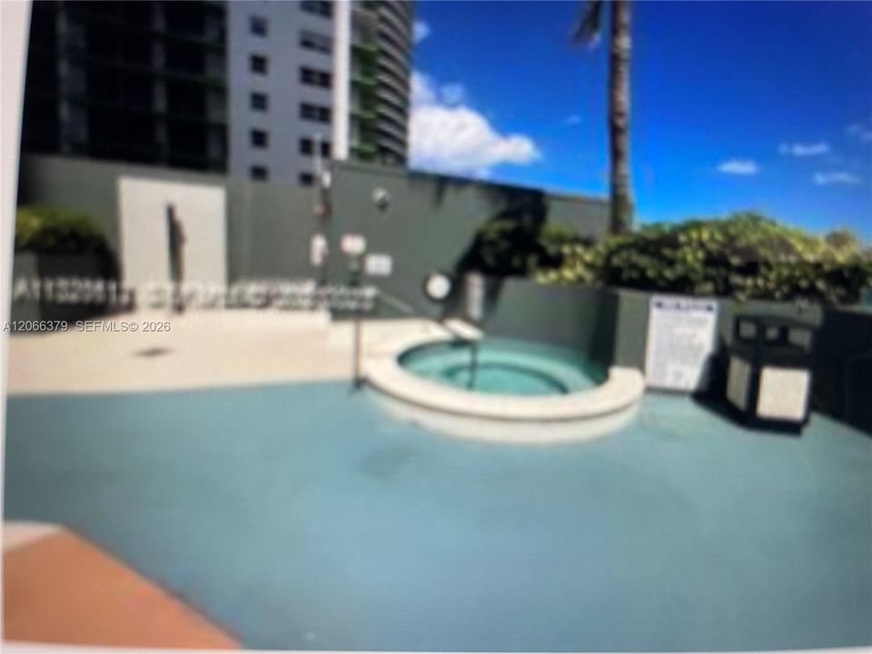 For Sale: $342,000 (1 beds, 1 baths, 821 Square Feet)