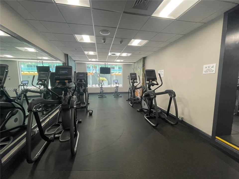 For Sale: $342,000 (1 beds, 1 baths, 821 Square Feet)