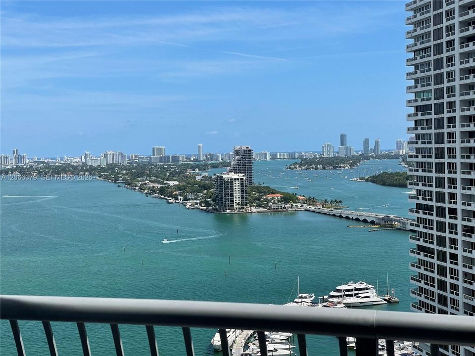 For Sale: $342,000 (1 beds, 1 baths, 821 Square Feet)