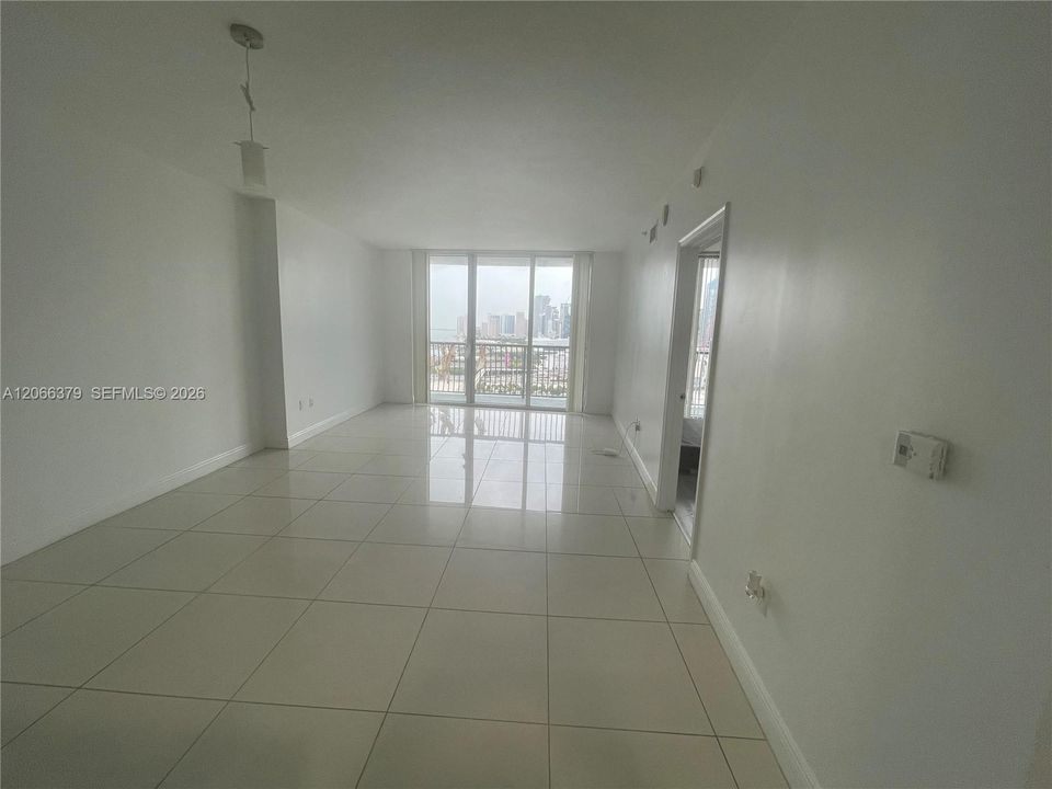 For Sale: $342,000 (1 beds, 1 baths, 821 Square Feet)