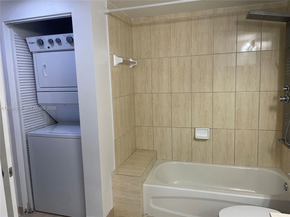 For Sale: $342,000 (1 beds, 1 baths, 821 Square Feet)
