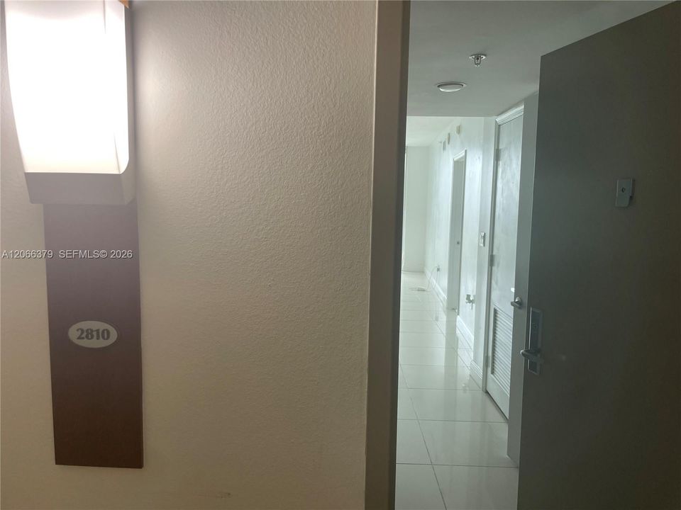 For Sale: $342,000 (1 beds, 1 baths, 821 Square Feet)