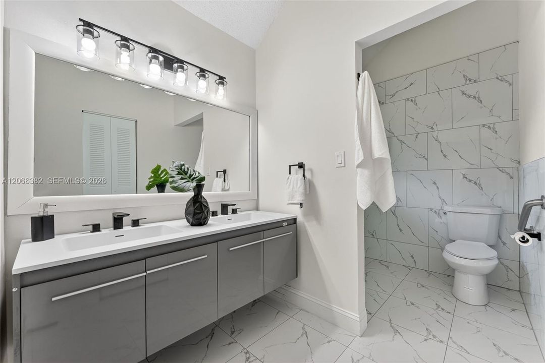Activo con contrato: $570,000 (3 camas, 2 baños, 1363 Pies cuadrados)