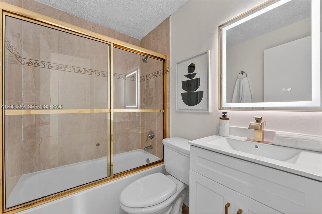 Activo con contrato: $570,000 (3 camas, 2 baños, 1363 Pies cuadrados)