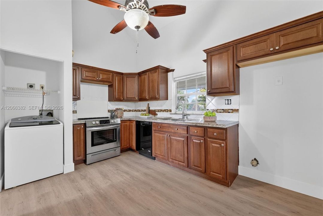 Activo con contrato: $570,000 (3 camas, 2 baños, 1363 Pies cuadrados)