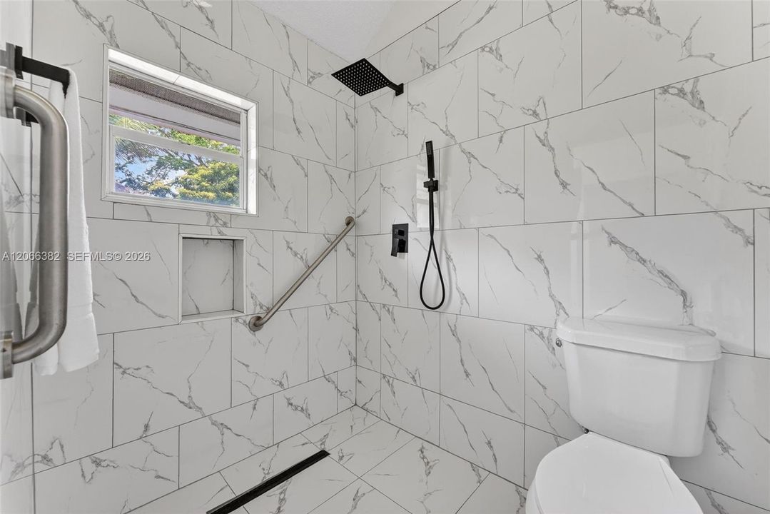Activo con contrato: $570,000 (3 camas, 2 baños, 1363 Pies cuadrados)