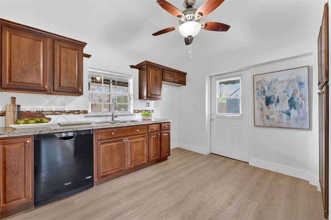 Activo con contrato: $570,000 (3 camas, 2 baños, 1363 Pies cuadrados)