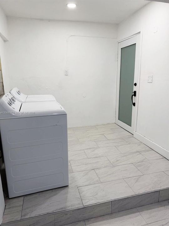For Rent: $2,200 (2 beds, 1 baths, 1219 Square Feet)
