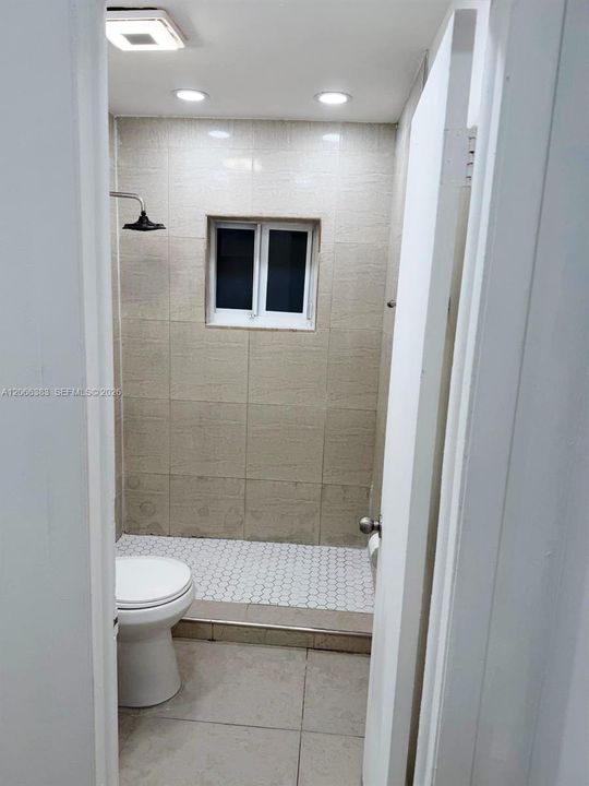 For Rent: $2,200 (2 beds, 1 baths, 1219 Square Feet)
