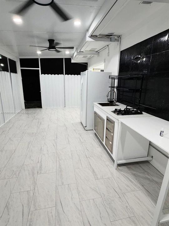 For Rent: $2,200 (2 beds, 1 baths, 1219 Square Feet)