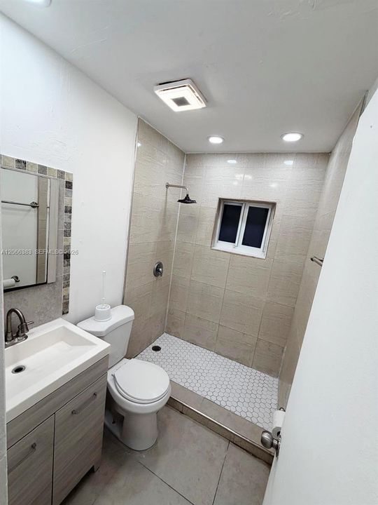 For Rent: $2,200 (2 beds, 1 baths, 1219 Square Feet)